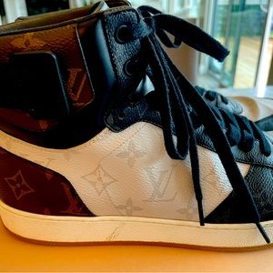 👟  ⭐️ Louis Vuitton high tops.